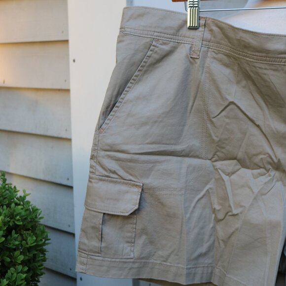 LEE Plus Size Tan Stretch Cotton Blend Back Elastic Waistband Cargo Shorts - Picture 2 of 7